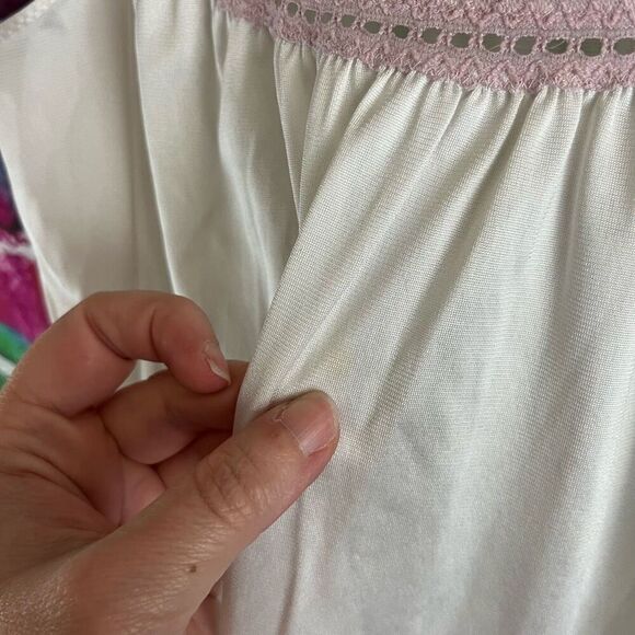 Vintage Vanity Fair Purple Floral Embroidered Nightgown Nylon Size Medium - Picture 3 of 8